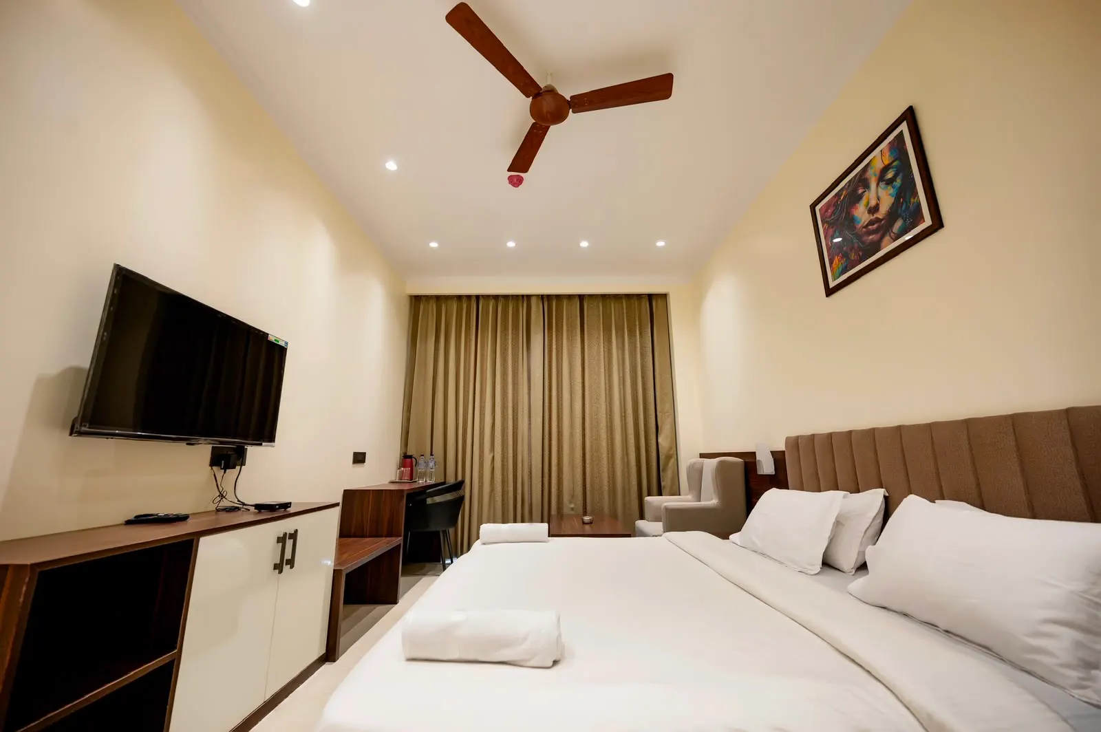 Super Deluxe Room at Swastik Stays
