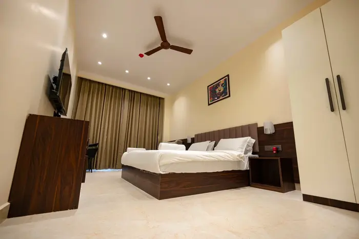 Super Deluxe Room, view 3 of 7
